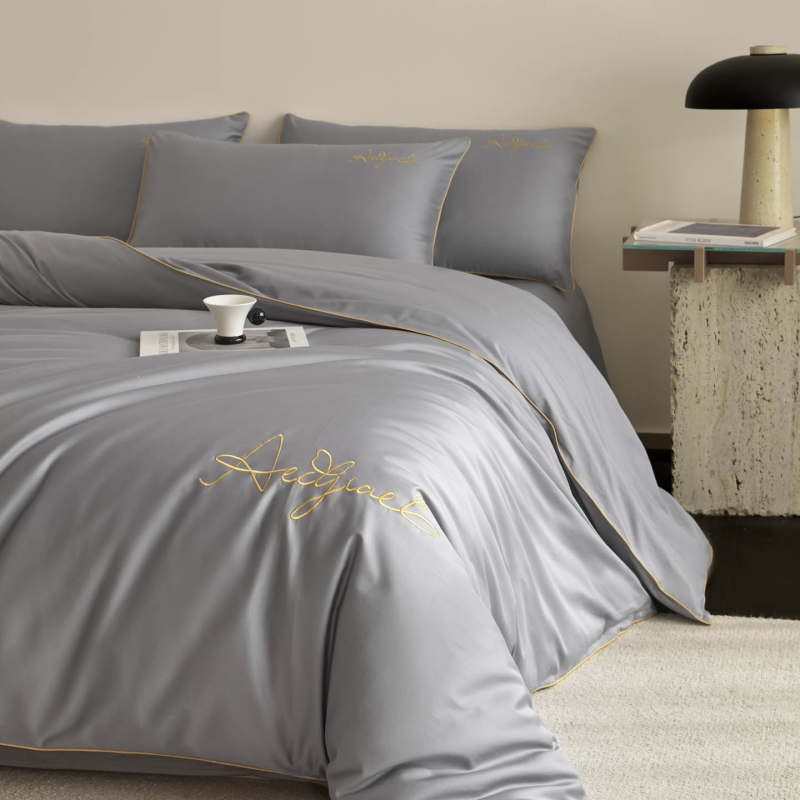 Set posteljine od 100% pamuka, twill tkanina, četiri dijela, za sve godišnje doba, izvezen, gustoća tkanja 133x72, masa 2500–3000 g