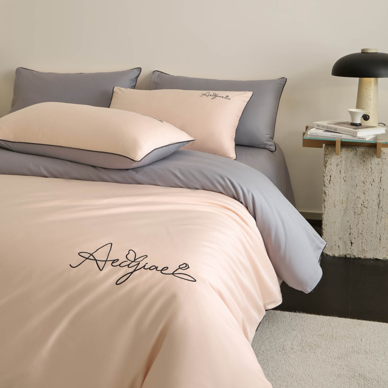 Set posteljine od 100% pamuka, twill tkanina, četiri dijela, za sve godišnje doba, izvezen, gustoća tkanja 133x72, masa 2500–3000 g