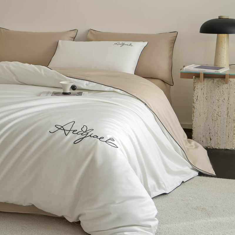 Set posteljine od 100% pamuka, twill tkanina, četiri dijela, za sve godišnje doba, izvezen, gustoća tkanja 133x72, masa 2500–3000 g