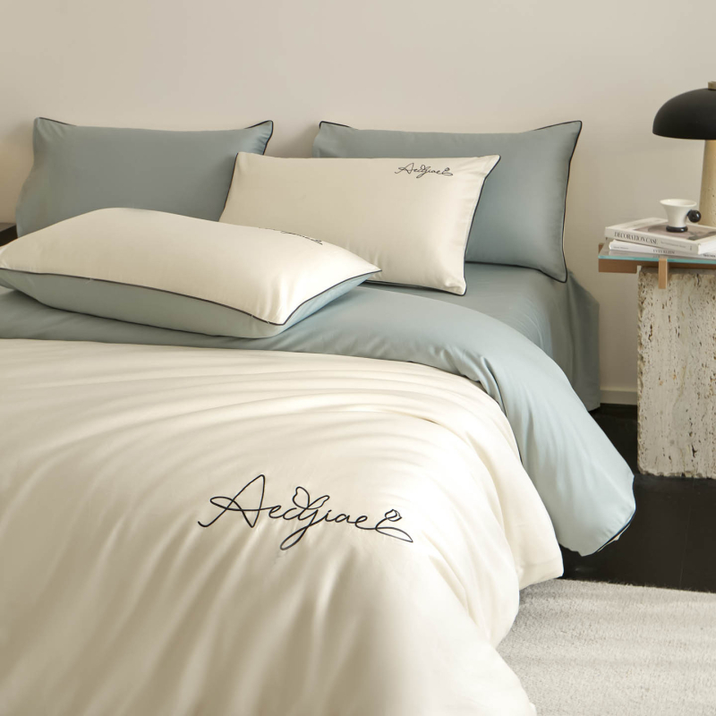 Set posteljine od 100% pamuka, twill tkanina, četiri dijela, za sve godišnje doba, izvezen, gustoća tkanja 133x72, masa 2500–3000 g