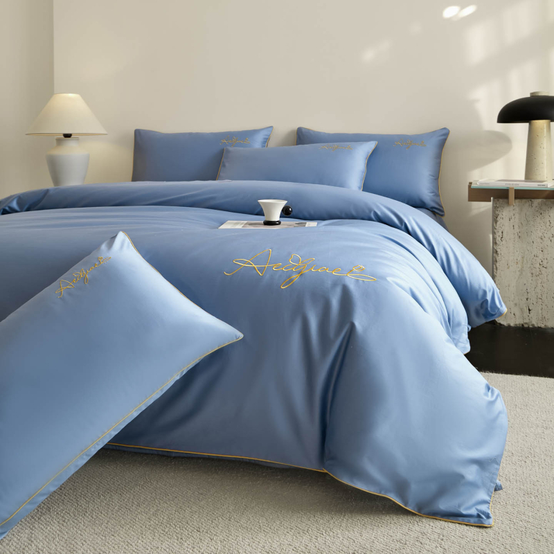 Set posteljine od 100% pamuka, twill tkanina, četiri dijela, za sve godišnje doba, izvezen, gustoća tkanja 133x72, masa 2500–3000 g