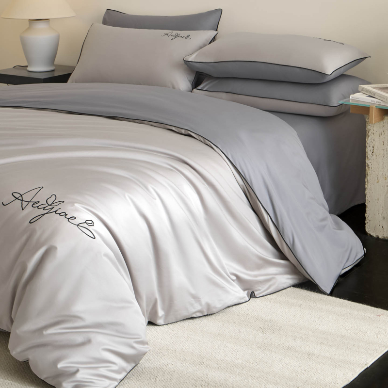 Set posteljine od 100% pamuka, twill tkanina, četiri dijela, za sve godišnje doba, izvezen, gustoća tkanja 133x72, masa 2500–3000 g