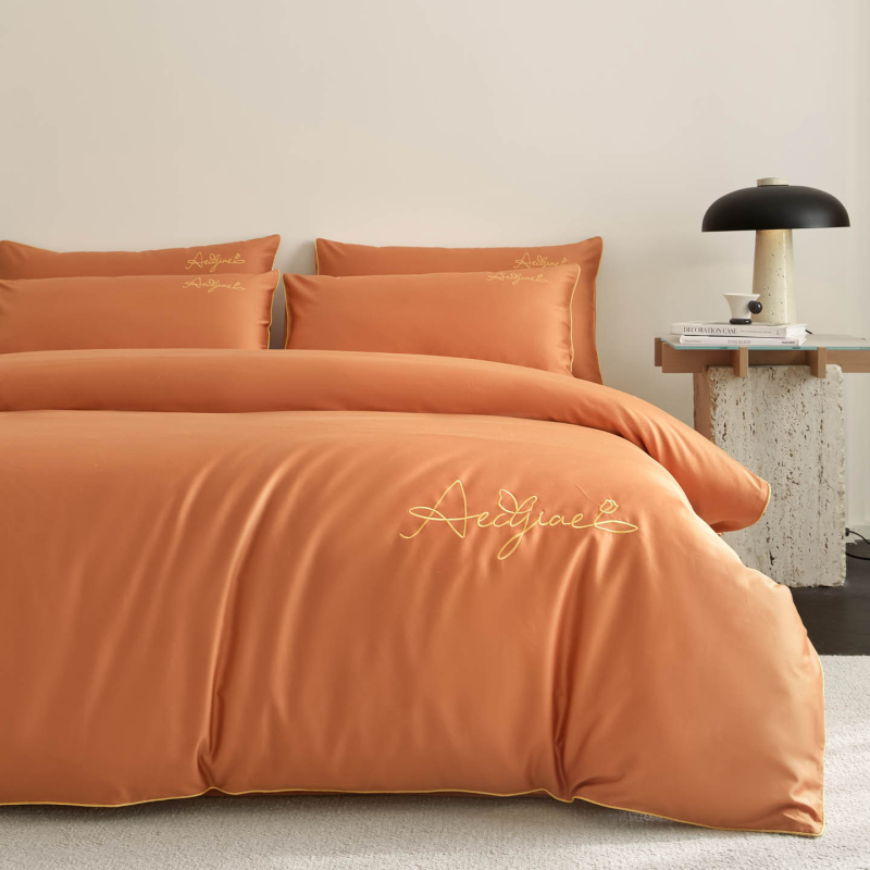 Set posteljine od 100% pamuka, twill tkanina, četiri dijela, za sve godišnje doba, izvezen, gustoća tkanja 133x72, masa 2500–3000 g