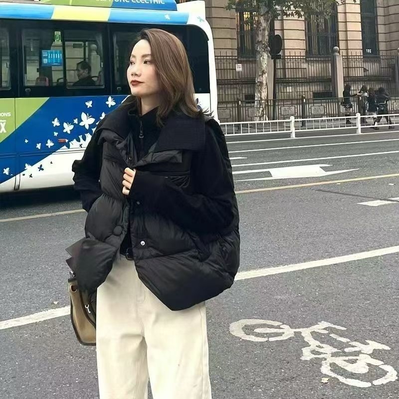 Дамска безръкавна жилетка Chenille плат, поло яка, къс модел, дължина 40–50 см, еднобортно закопчаване с две копчета, пролет 2025