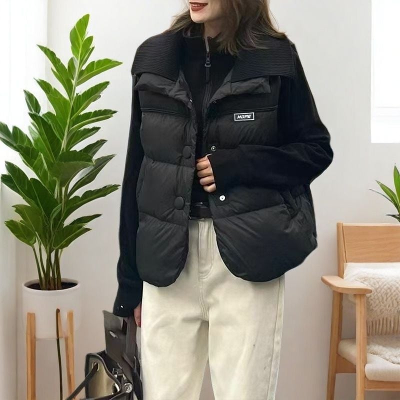 Дамска безръкавна жилетка Chenille плат, поло яка, къс модел, дължина 40–50 см, еднобортно закопчаване с две копчета, пролет 2025