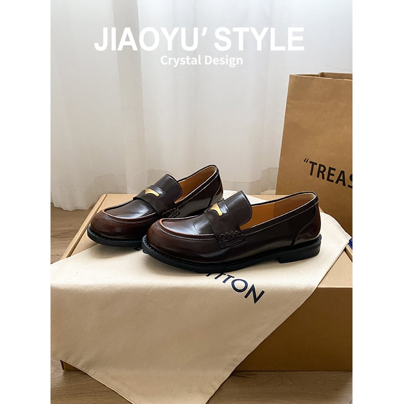 Minimalista loafer stílusú, 6-8 cm-es sarokkal, gumitalpú, belső Ultra-fiber bőr