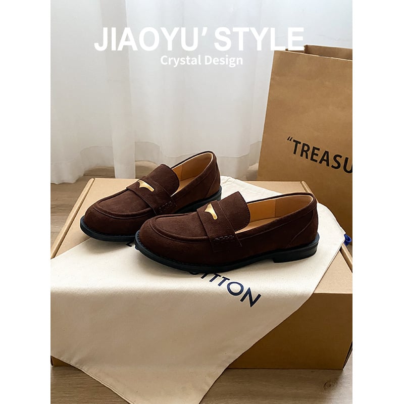 Minimalista loafer stílusú, 6-8 cm-es sarokkal, gumitalpú, belső Ultra-fiber bőr