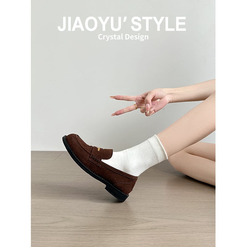 Minimalista loafer stílusú, 6-8 cm-es sarokkal, gumitalpú, belső Ultra-fiber bőr