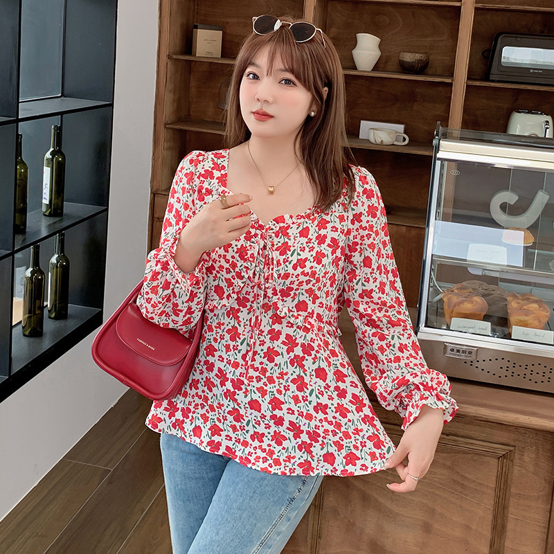 Bluză de damă cu imprimeu floral, țesătură fină din in cu elastan, guler pătrat, mâneci lungi bufante, croială slim