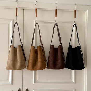 Bucket torbica, korejske nišne modne sezone jesen/zima s retro teksturom, svestrana, s jednim ramenskim i crossbody remenom; materijal PU; oblik košare (bucket oblik); magnetska kopča; unutarnja džep za telefon; sezona zima 2025
