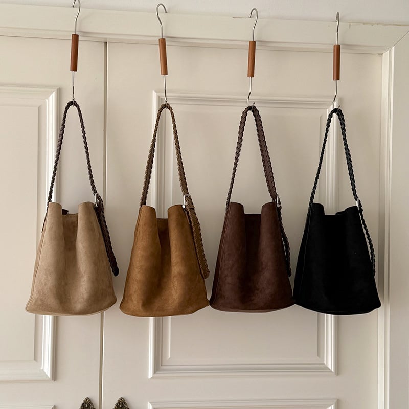 Bucket torbica, korejske nišne modne sezone jesen/zima s retro teksturom, svestrana, s jednim ramenskim i crossbody remenom; materijal PU; oblik košare (bucket oblik); magnetska kopča; unutarnja džep za telefon; sezona zima 2025