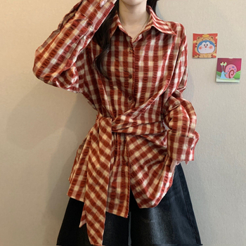Košulja u Hongkongsom stilu s kaišem za struk, Gambiered Guangdong Silk tkanina, 3D efekt uzorak, polo ovratnik, kopčanje na jedan red gumba