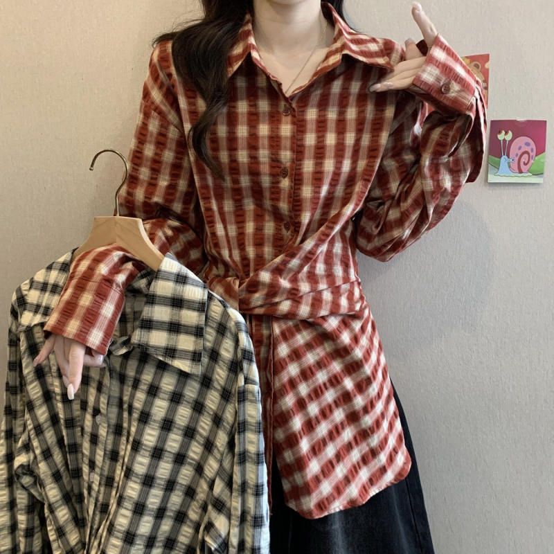 Košulja u Hongkongsom stilu s kaišem za struk, Gambiered Guangdong Silk tkanina, 3D efekt uzorak, polo ovratnik, kopčanje na jedan red gumba
