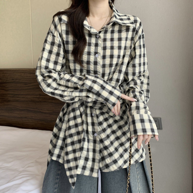 Košulja u Hongkongsom stilu s kaišem za struk, Gambiered Guangdong Silk tkanina, 3D efekt uzorak, polo ovratnik, kopčanje na jedan red gumba