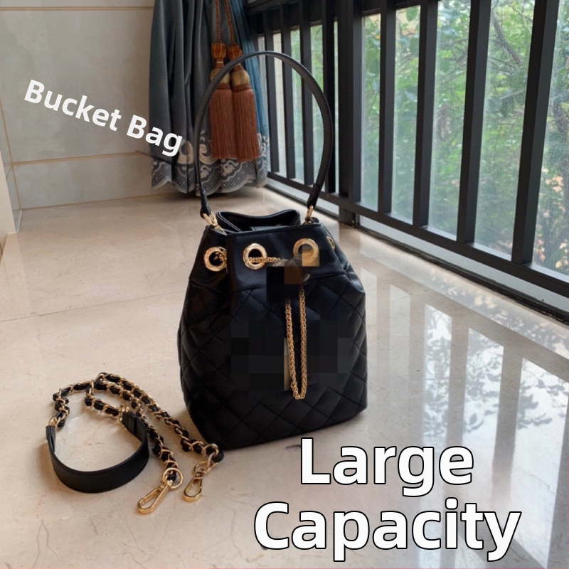 Bucket torba s romboidnim lancem, mekani PU, zaobljeni oblik, zaključavanje, dvije naramenice
