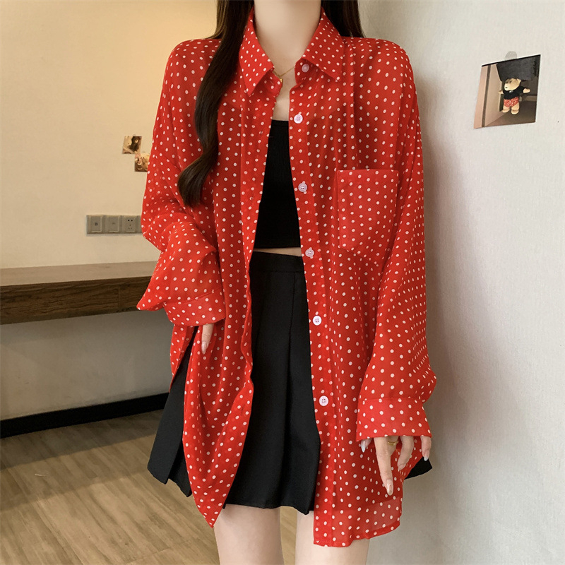 Tricou polo cu buline – model: buline; material: fibre de poliester; compoziție principală: poliester; compoziție secundară: elastan; guler: polo