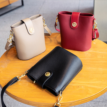 Gelandai PU bucket torba s crossbody naramenicom, horizontalni kvadratni oblik, zatvaranje na zip, unutarnji džepovi: džep na zip, džep za telefon, džep za prijenosno računalo, za svakodnevnu uporabu