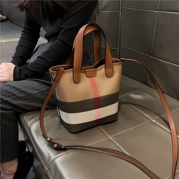 Torba košara s kariranim uzorkom, PU materijal, unutarnja podstava od poliester, laminirani zatvarač, jedan rameni remen, jesen 2025 izdanje