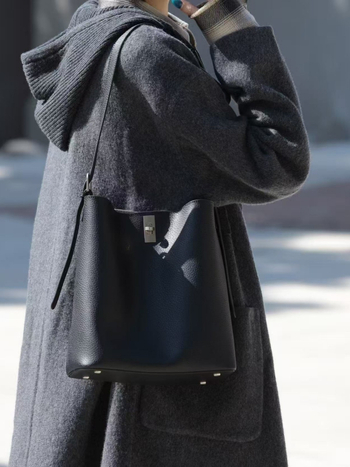 Bucket bag, gradski stil, poliester, otvaranje uz vrpcu i kopču, šifra 8812