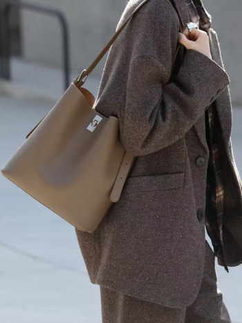 Bucket bag, gradski stil, poliester, otvaranje uz vrpcu i kopču, šifra 8812