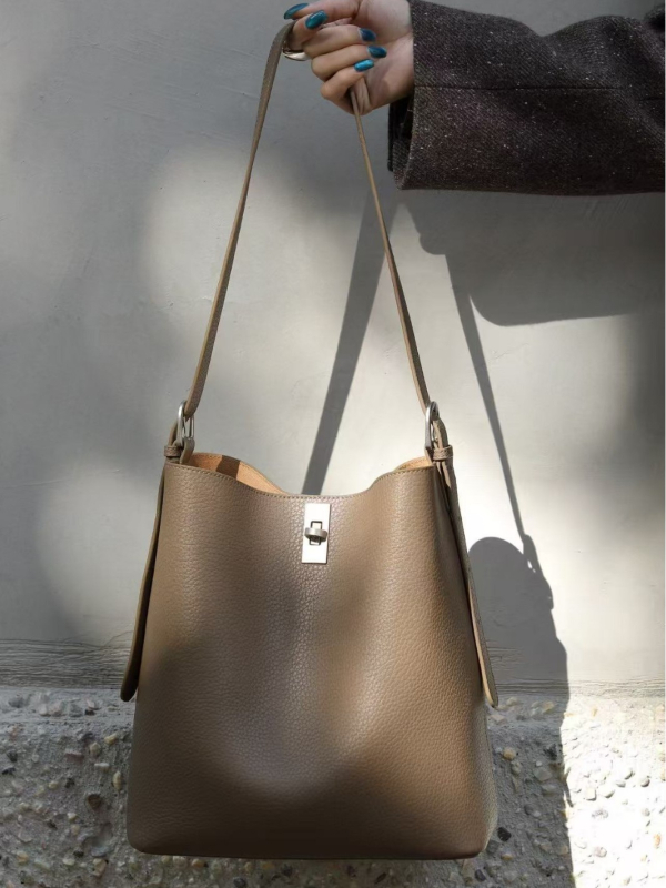 Bucket bag, gradski stil, poliester, otvaranje uz vrpcu i kopču, šifra 8812