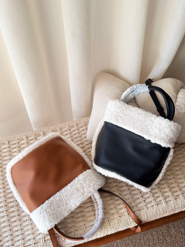 Ženska bucket torba od velura — Crossbody, PU podstava, Zima 2025