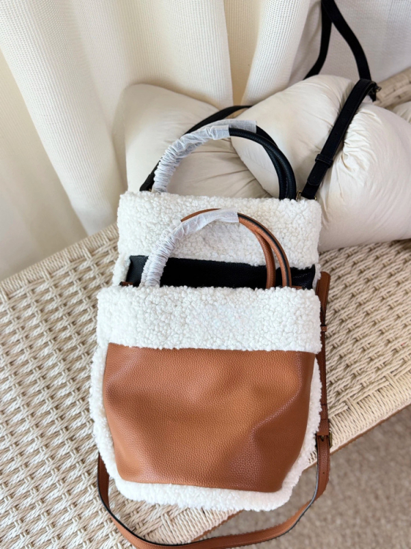 Ženska bucket torba od velura — Crossbody, PU podstava, Zima 2025