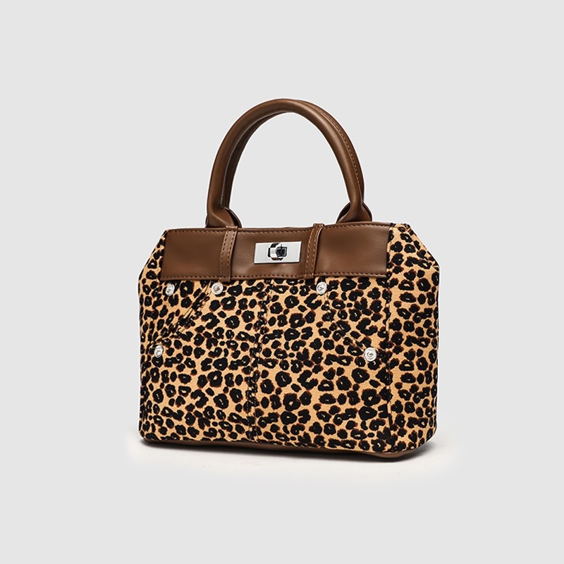 PU crossbody torba, horizontalni kvadratni oblik, zaključavanje bravom, unutarnja džep s zipom, poliester podstava