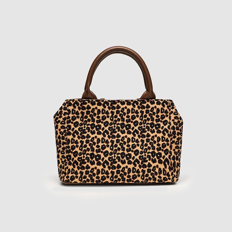 PU crossbody torba, horizontalni kvadratni oblik, zaključavanje bravom, unutarnja džep s zipom, poliester podstava