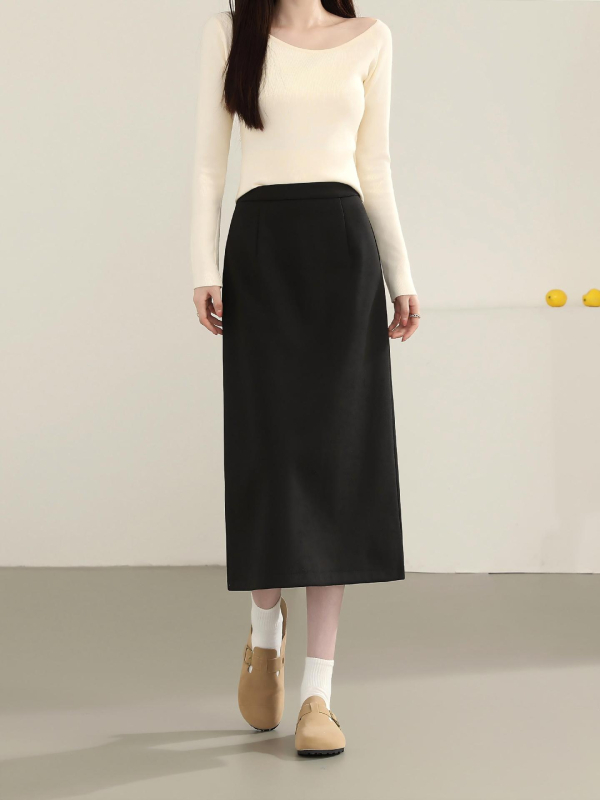 Suknja, ravnog kroja, srednje duljine; poliester 95%+, spandex <30%; proljeće 2025