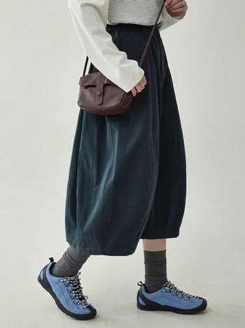 Suknja Bud, jednobojna, midi duljina, pamuk-mješavina tkanina, uredski stil
