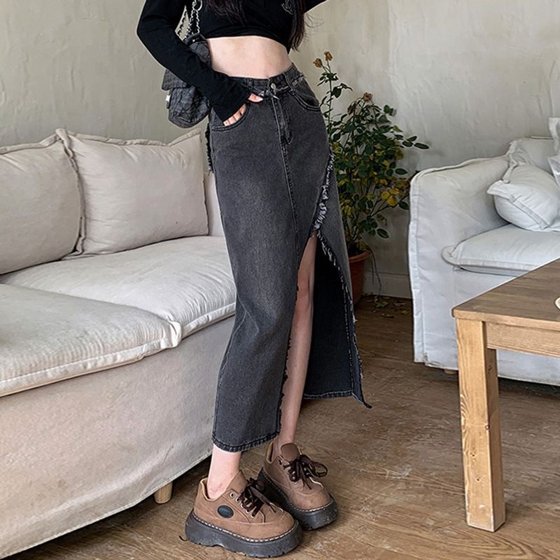 Дънкова пола с A-образен силует, средна дължина, дизайн с пачуърк и неравен разрез