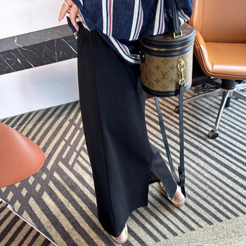 Női kötött A-vonalú szoknya, magas derekú, hátsó hasítékkal, középmagas hosszúságú, poliészter és elasztán