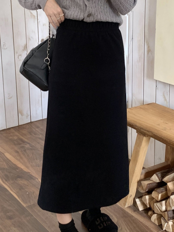 A-vonalú szoknya, magas derékkal, középhosszú, elasztán keverék (<30%), enyhe elasztikusság