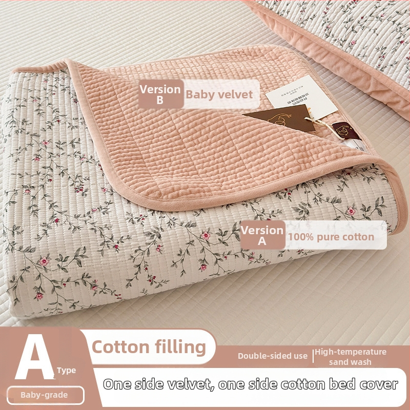 Cuvertură reversibilă pentru pat, set de trei piese — o parte din bumbac, cealaltă din catifea; țesătură 40s, vopsire reactiva, quiltare; spălare la temperatură înaltă