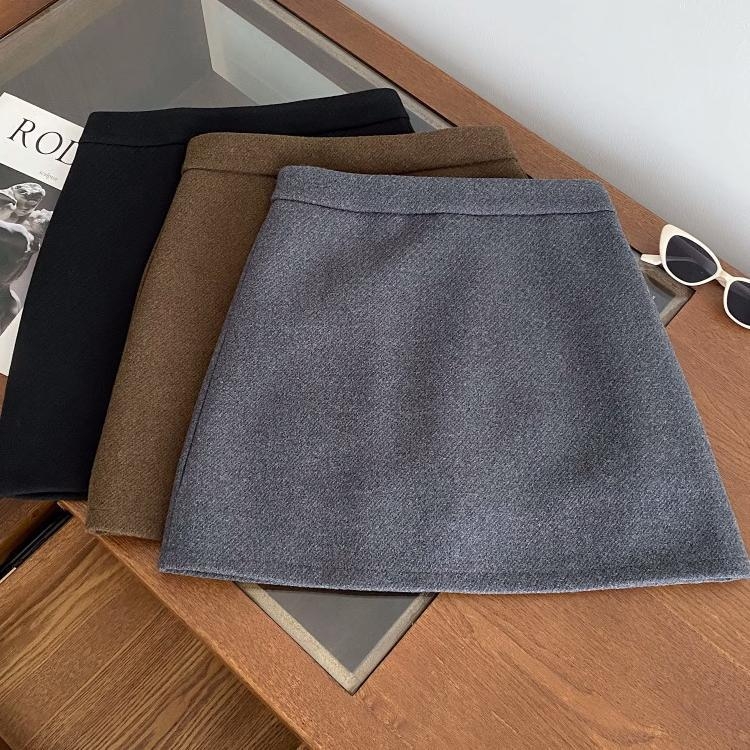 Пола с А-линия, вълнена тъкан, 70–80% полиестер, къса дължина, градски делови стил