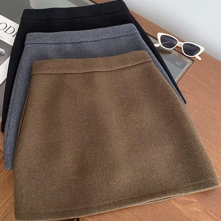 Пола с А-линия, вълнена тъкан, 70–80% полиестер, къса дължина, градски делови стил