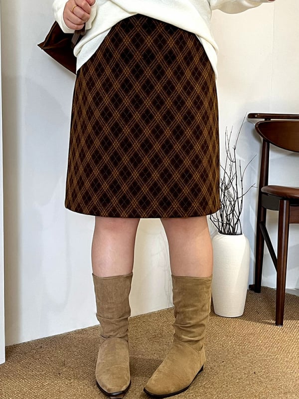 Дамска пола А‑линия с ромбовидна карирана тъкан — ретро стил; плат: полиестер + вискоза; съдържание на основния плат 70–80%; микроеластичност
