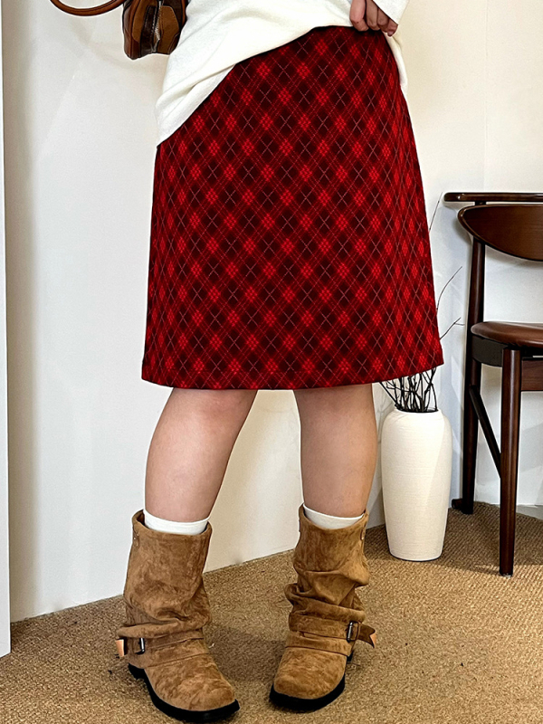 Дамска пола А‑линия с ромбовидна карирана тъкан — ретро стил; плат: полиестер + вискоза; съдържание на основния плат 70–80%; микроеластичност