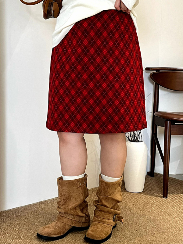 Дамска пола А‑линия с ромбовидна карирана тъкан — ретро стил; плат: полиестер + вискоза; съдържание на основния плат 70–80%; микроеластичност