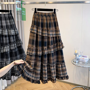 А-образна миди пола с каре модел, вълнена тъкан с полиестер и еластан, триизмерен крой, литературно ретро стил, средна дължина