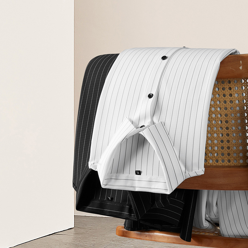 Мъжка риза с вертикални ивици, дълъг ръкав, свободна кройка, квадратно деколте, 76% найлонова смес