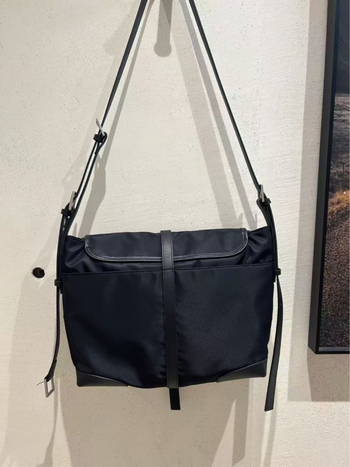 Ženska mala kvadratna crossbody torbica za rame, retro minimalistički stil; Materijal: koža prvog sloja; Zatvaranje: zip; Podstava: PU; Stil: cyber funkcija