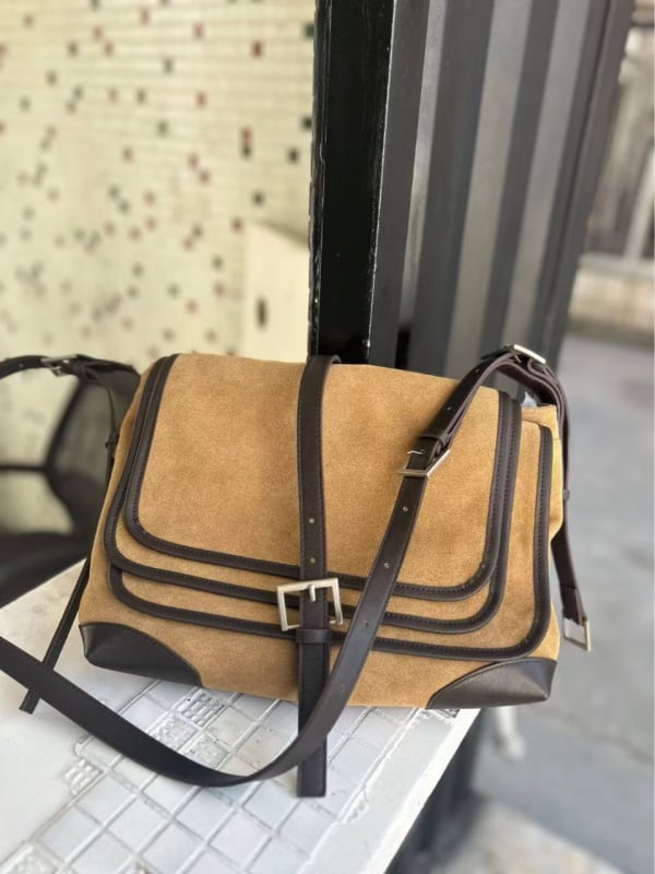 Ženska mala kvadratna crossbody torbica za rame, retro minimalistički stil; Materijal: koža prvog sloja; Zatvaranje: zip; Podstava: PU; Stil: cyber funkcija
