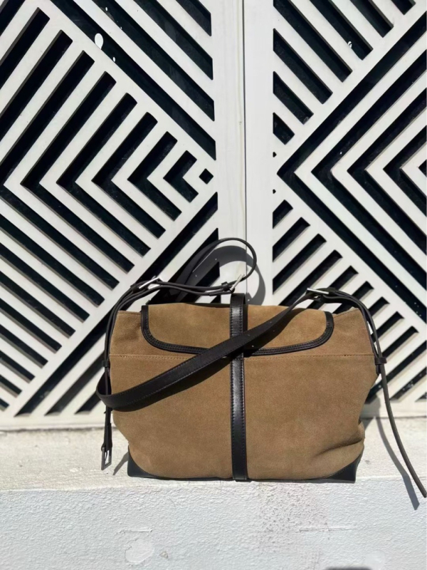 Ženska mala kvadratna crossbody torbica za rame, retro minimalistički stil; Materijal: koža prvog sloja; Zatvaranje: zip; Podstava: PU; Stil: cyber funkcija