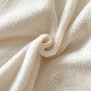 Set de pat din milk velvet cu broderie, patru piese, stil modern minimalist, moale și cald, prietenos cu pielea