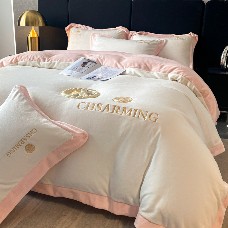 Set de pat din milk velvet cu broderie, patru piese, stil modern minimalist, moale și cald, prietenos cu pielea