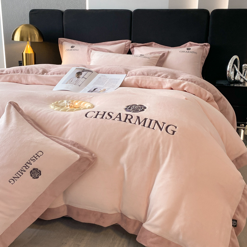 Set de pat din milk velvet cu broderie, patru piese, stil modern minimalist, moale și cald, prietenos cu pielea