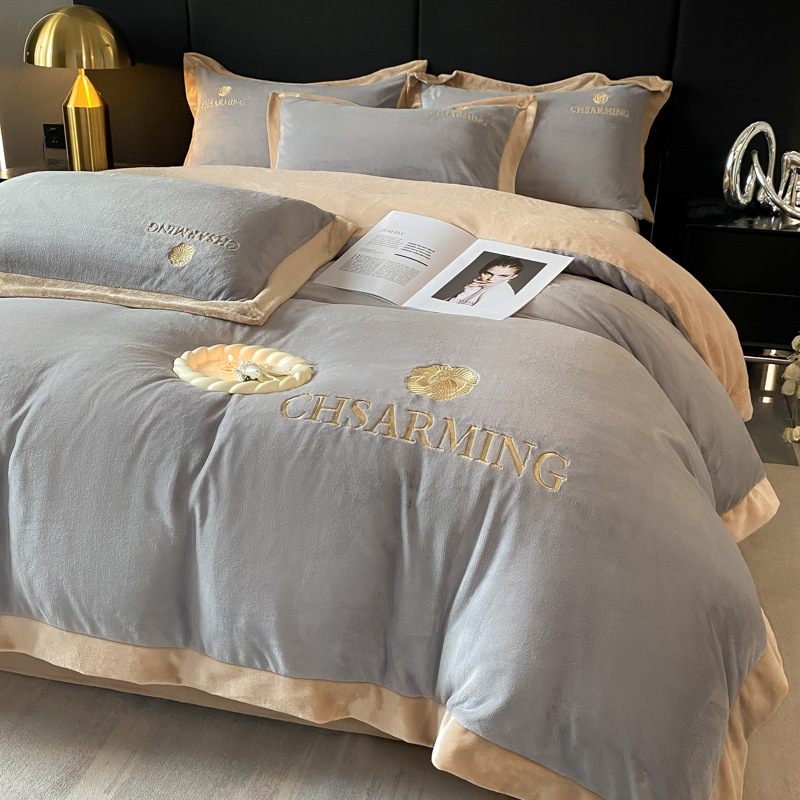 Set de pat din milk velvet cu broderie, patru piese, stil modern minimalist, moale și cald, prietenos cu pielea