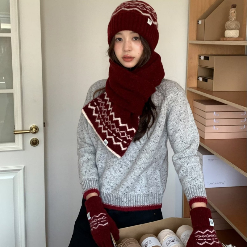 Troje pletene rukavice, šal i kapa — Fair Isle uzorak, warp knitting tehnika, debela toplina za jesen
